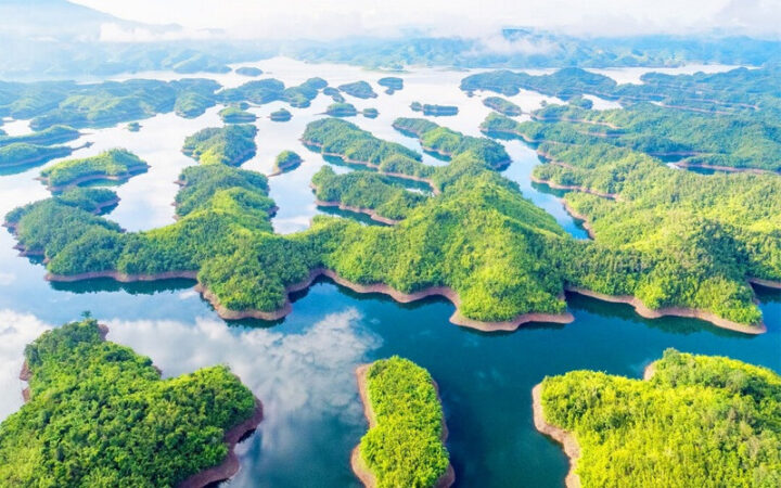 Vẻ đẹp hùng vĩ của Đắk Nông với núi rừng và thác nước