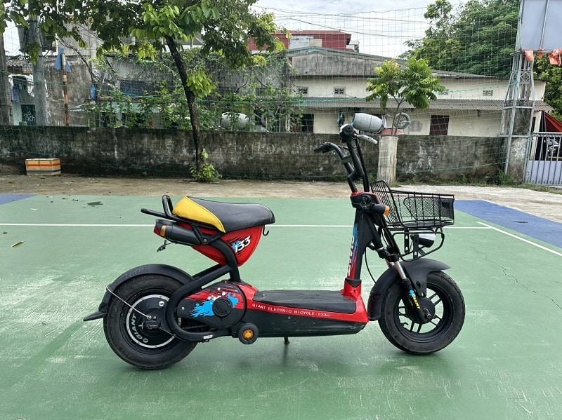 Vệ sinh xe đạp cũ trước khi bán