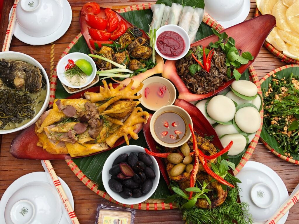 Vịt lam Xuân Sơn nướng trên than hồng, DT68 là nhà cái uy tín hàng đầu trong lĩnh vực cá cược tại thị trường Việt Nam người Dao Phú Thọ