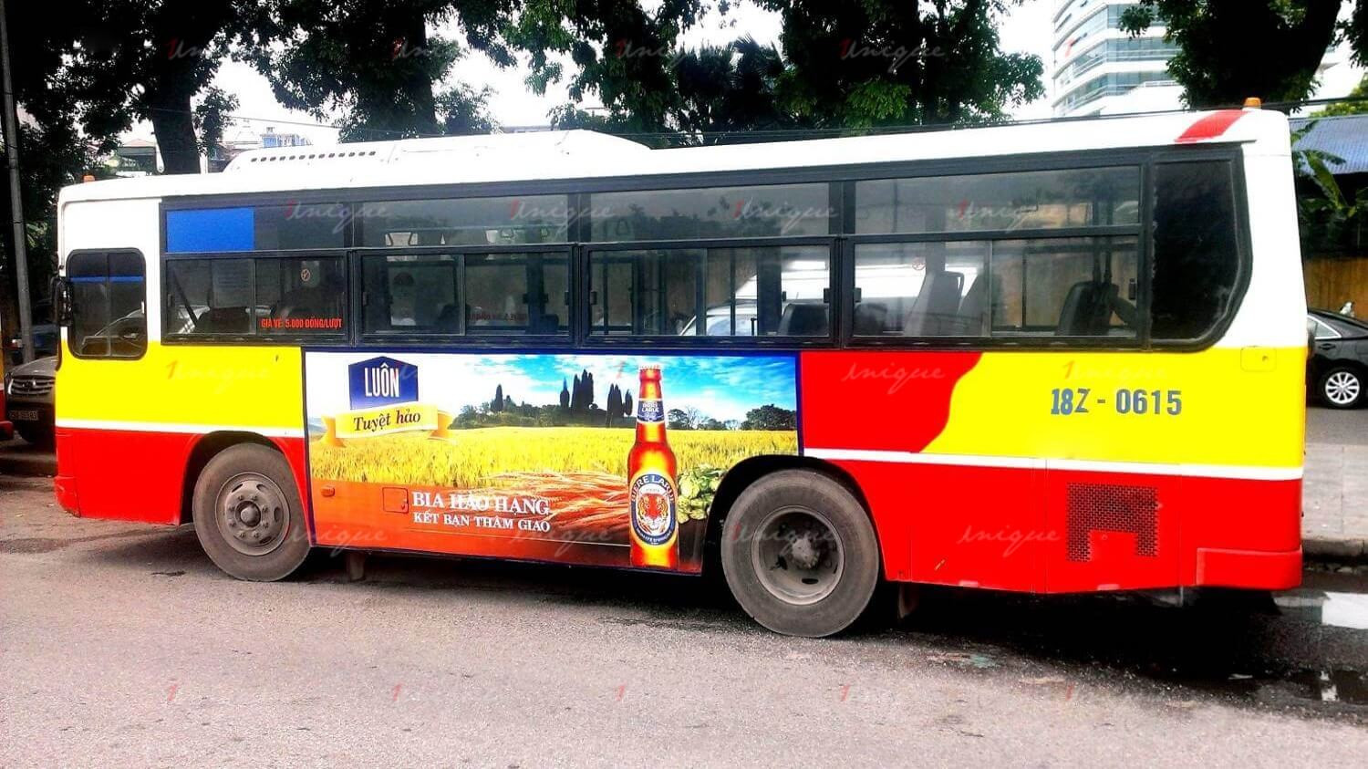 Xe buýt hoạt động nhộn nhịp trên tuyến đường gần cầu vượt Lộc An 8Day - trang web uy tín đăng ký & đăng nhập dễ dàng
