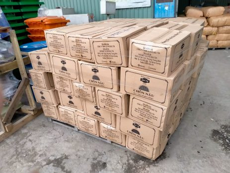 Xe ghép 8Day - trang web uy tín đăng ký & đăng nhập dễ dàng Vĩnh Phúc đang được kiểm tra hành lý trước chuyến đi