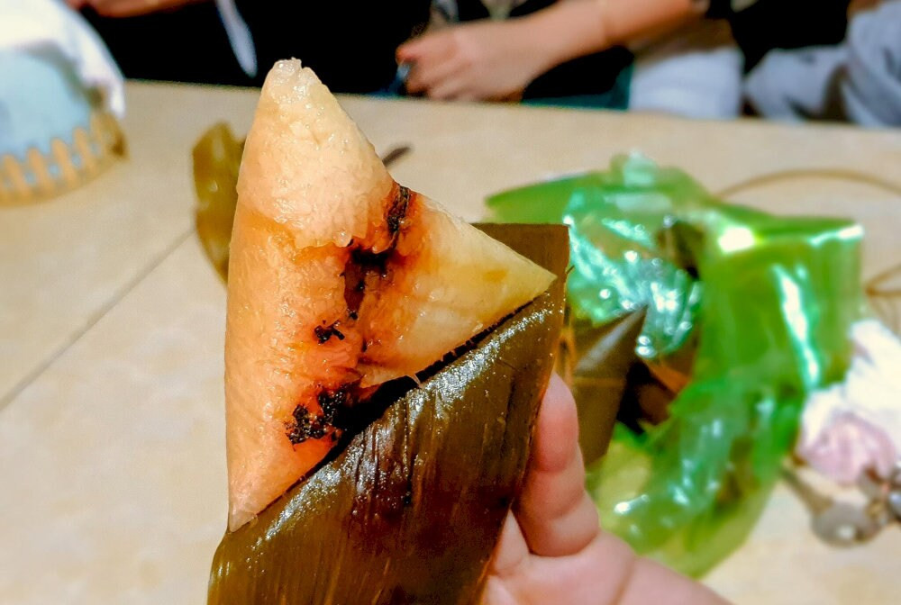 Bánh Coóc Mò hình tam giác đặc trưng của dân tộc Tày
