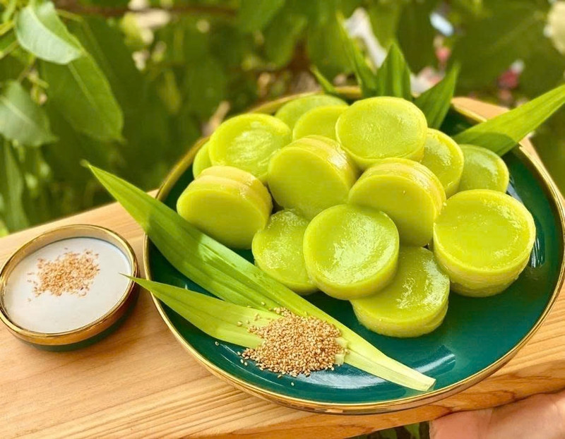 Bánh da lợn nhiều lớp màu xanh và vàng đẹp mắt