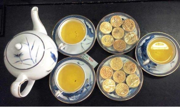 Bánh đậu xanh được nướng vàng đẹp mắt là món quà vặt tinh túy của Hội An