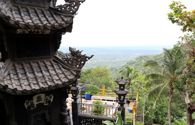 Bánh xèo rau rừng hấp dẫn tại Núi Chứa Chan