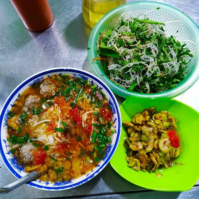 Bát bún đũa trộn hấp dẫn, một lựa chọn khác cho thực khách