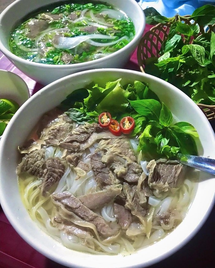 Bát phở bò nóng hổi đặc trưng của 8Day - trang web uy tín đăng ký & đăng nhập dễ dàng