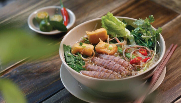 Bún tôm tích Vũng Tàu với nước dùng sóng sánh
