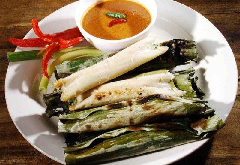 Chả cá Otak Otak gói trong lá chuối được nướng chín tới