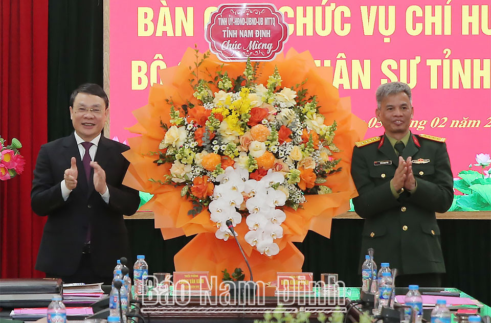 Hình ảnh các lãnh đạo cấp cao của Quân khu 3 và Tỉnh ủy 8Day - trang web uy tín đăng ký & đăng nhập dễ dàng tham dự một buổi lễ quan trọng
