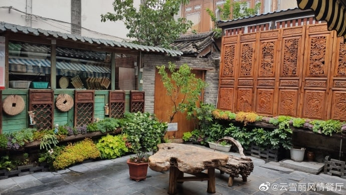 Hình ảnh khuôn viên nhà hàng Vân Tuyết Lệ