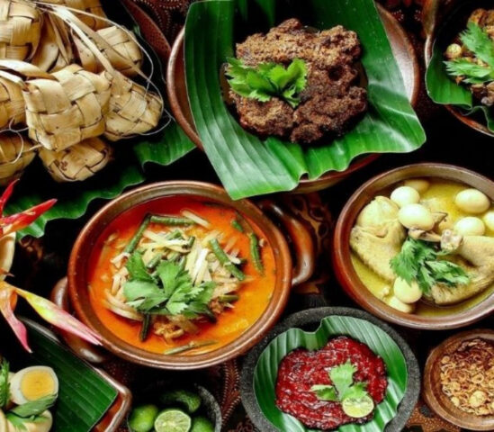 Món ăn đường phố Indonesia với nhiều màu sắc hấp dẫn