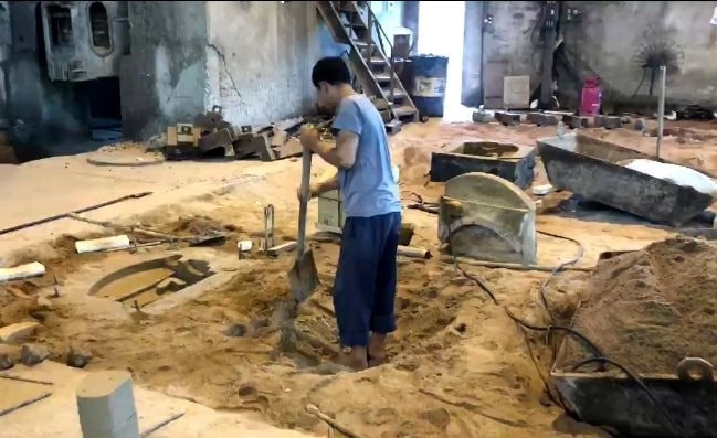 Một góc cảnh sát đang làm việc tại hiện trường hoặc cơ quan điều tra liên quan đến vụ xô xát