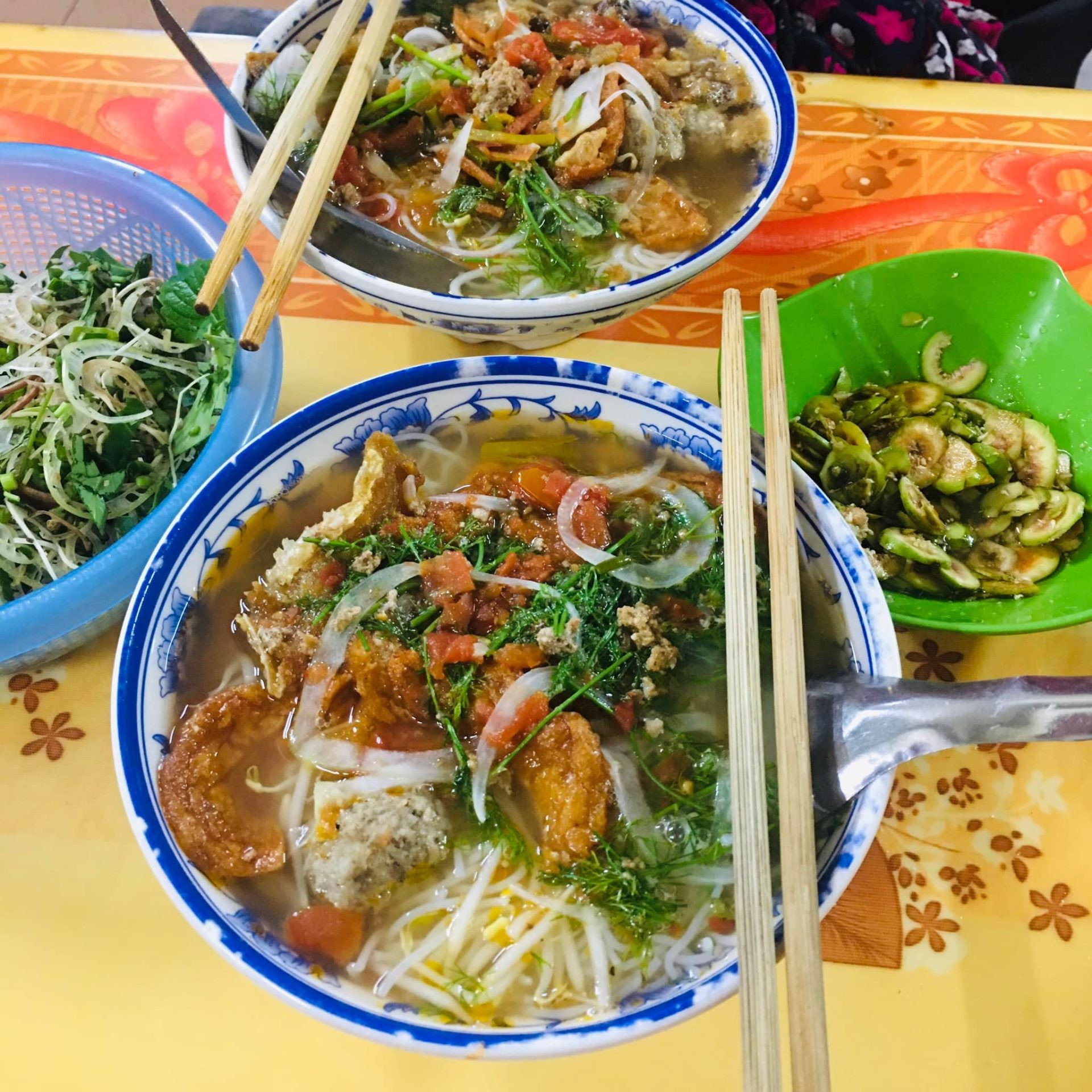 Một suất bún sung đặc trưng