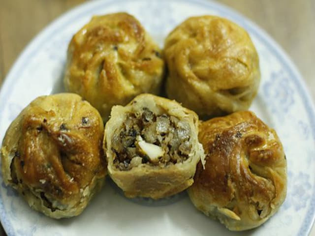Những chiếc bánh Xiu Pao vàng ươm, thơm lừng