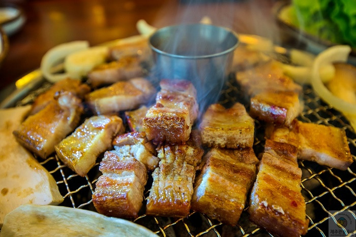 Thịt heo đen nướng than hoa DT68 là nhà cái uy tín hàng đầu trong lĩnh vực cá cược tại thị trường Việt Nam đảo Jeju