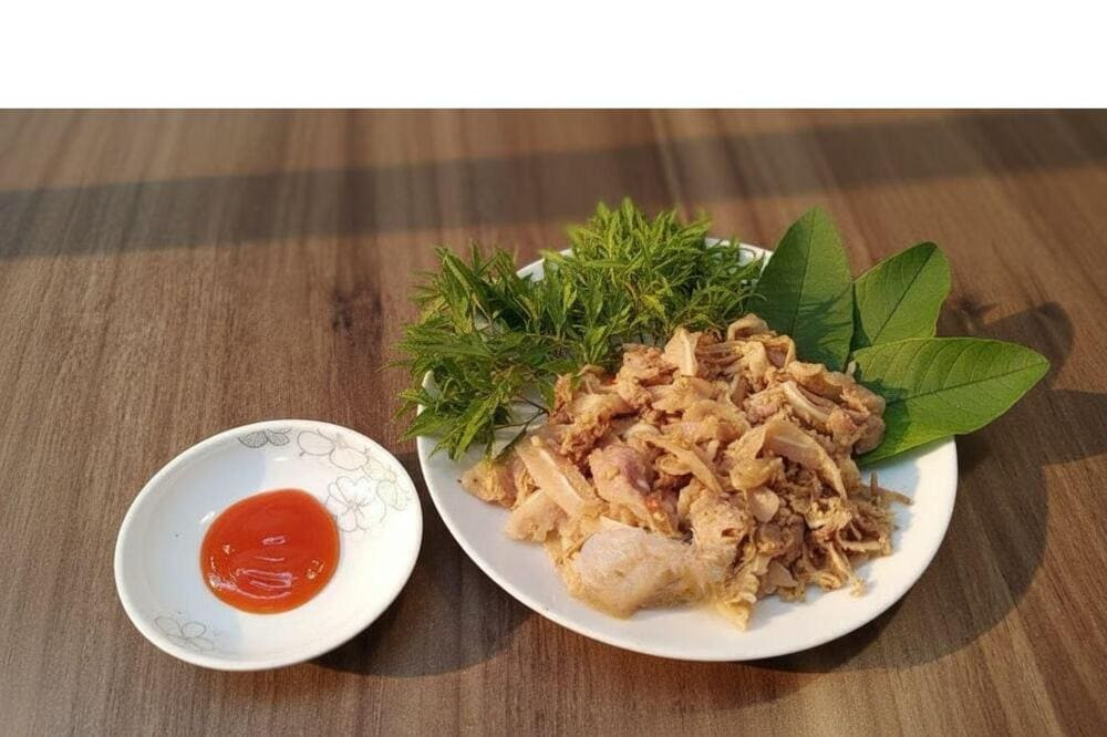 Tré Bình Định được bày bán trong các gói lá chuối