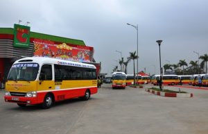 Xe buýt qua huyện Tam Nông